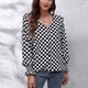 thumbnail image 3 of Camisa de mujer de fibra de poliéster con cuello en V y hombros descubiertos con botones de manga larga para viaje, 3 of 7
