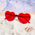 thumbnail image 4 of Lentes de Sol Rojos con Forma de Corazón para Mujer x14, 4 of 7