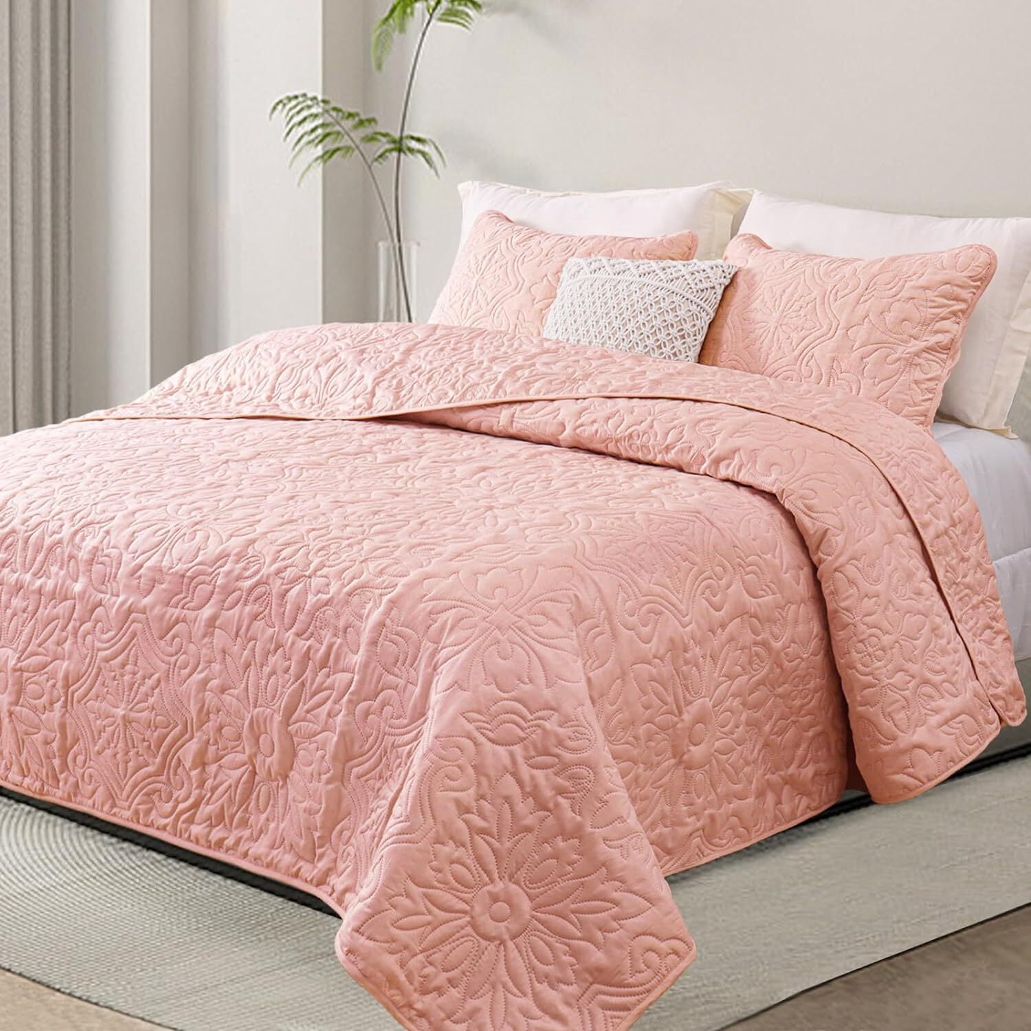 Whale Flotilla 3-Piece Queen Quilt Set, Soft Embossed Bedding Set, Lightweight Bedspread Coverlet with Damask Vintage Pattern, Reversible Bed Cover for All Seasons, BlushPink