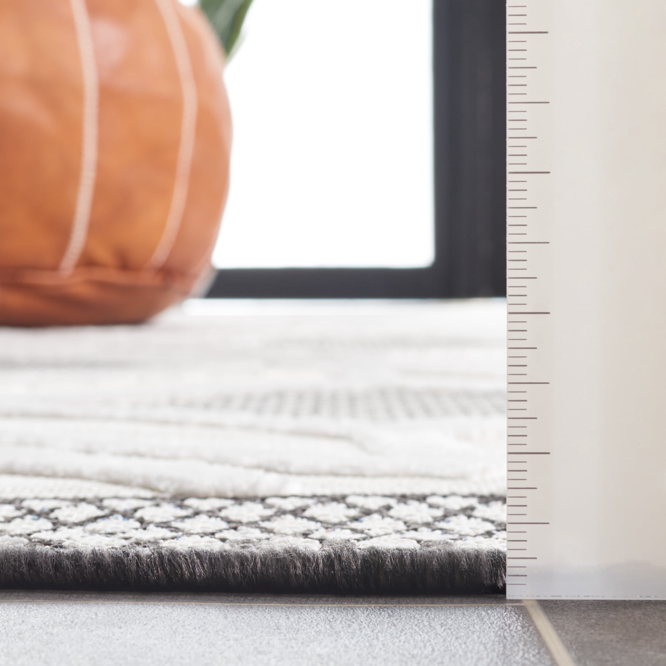 SAFAVIEH Cabana Carina Diamond Indoor/Outdoor Area Rug, Ivory/Black, 5'1" x 7'6"