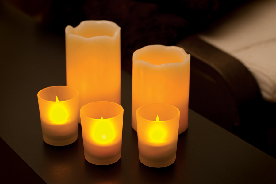 8 Piece LED Candle Set With 2 Large Flameless Candles 3 LED Tealights 3
