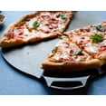 thumbnail image 4 of Pizza Pan Lodge de hierro fundido, 38 cm, sazonado con doble asa, 4 of 5