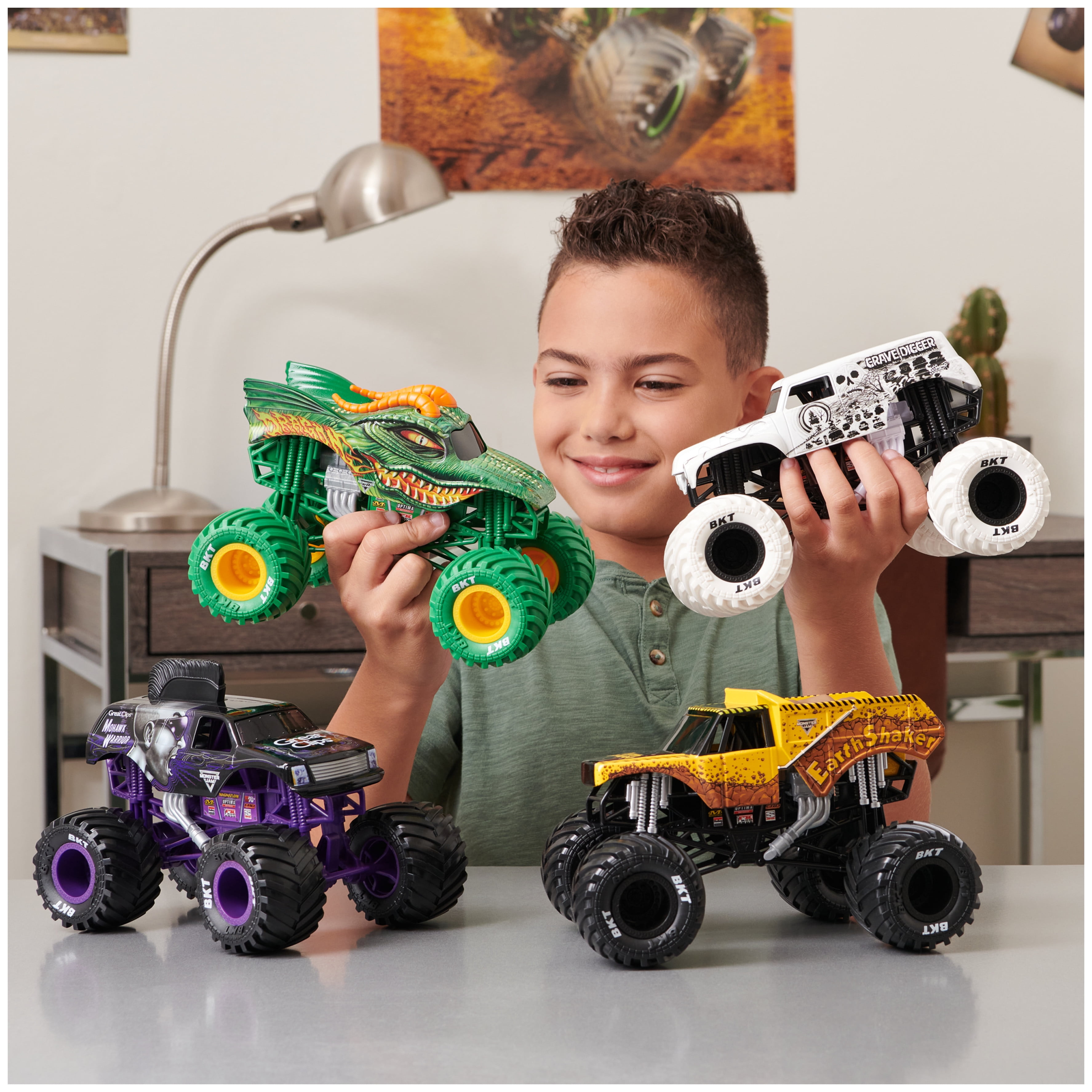 Sunny Brinquedos Monster Jam - 1:24 Collector Die Cast Trucks Dragon,  Multicor