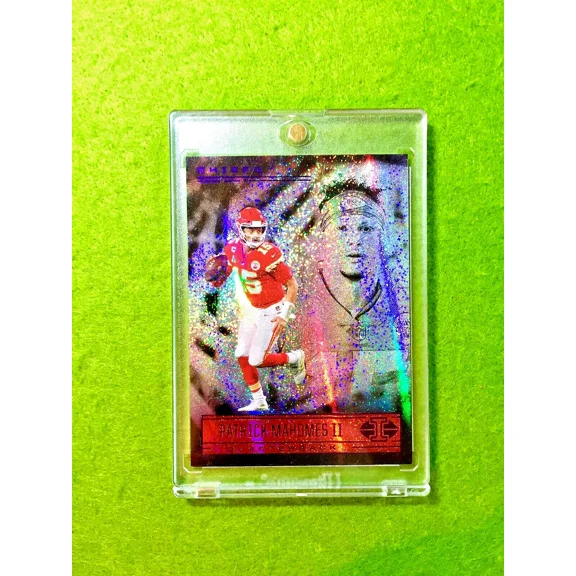 WHITE SPARKLE PRIZM PATRICK MAHOMES DOTS CARD 2021 Illusions Patrick Mahomes