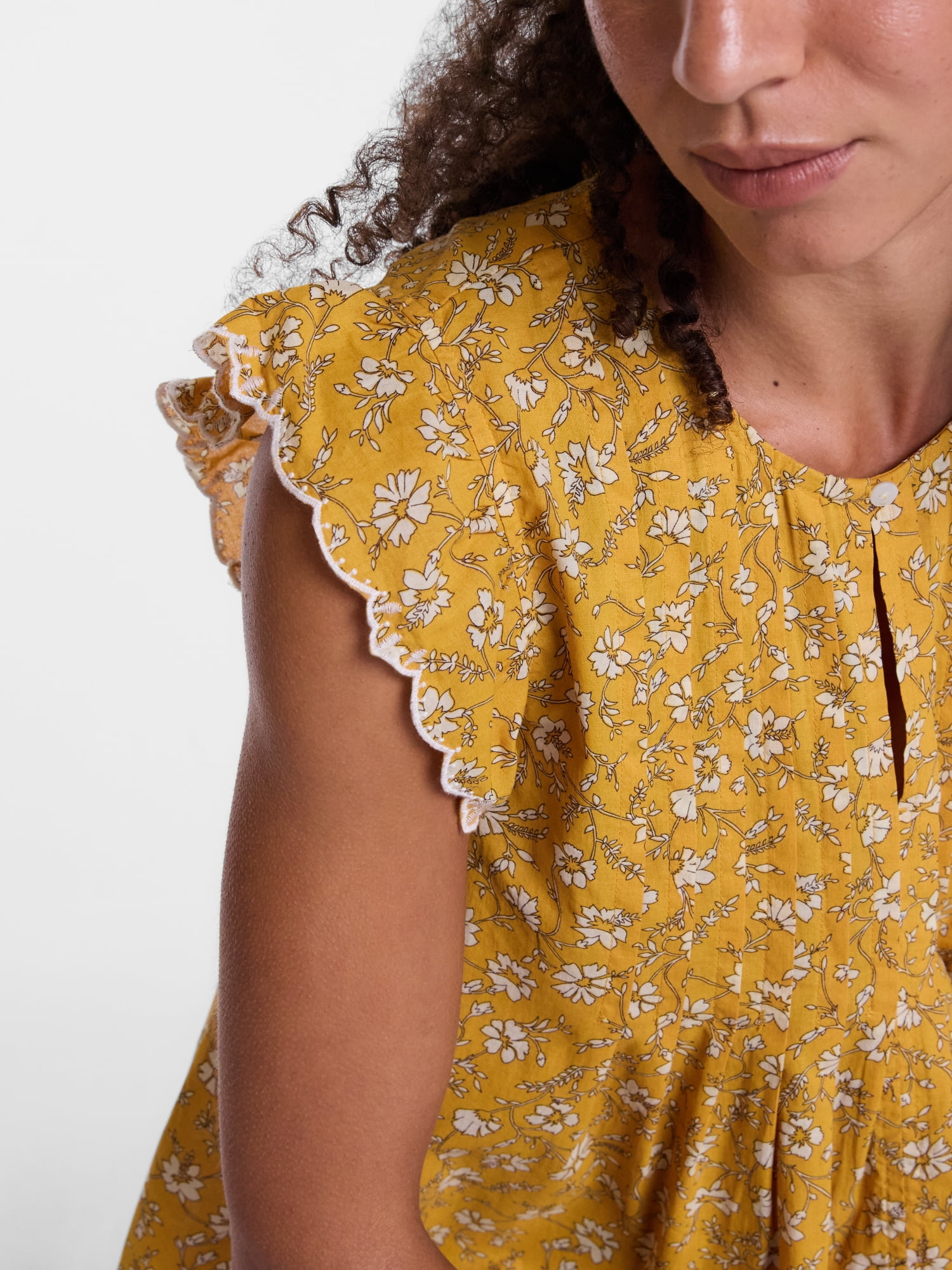 Scenario Women's and Women's Plus Short Sleeve Pleated Embroidered Printed Top, Sizes XS-4X