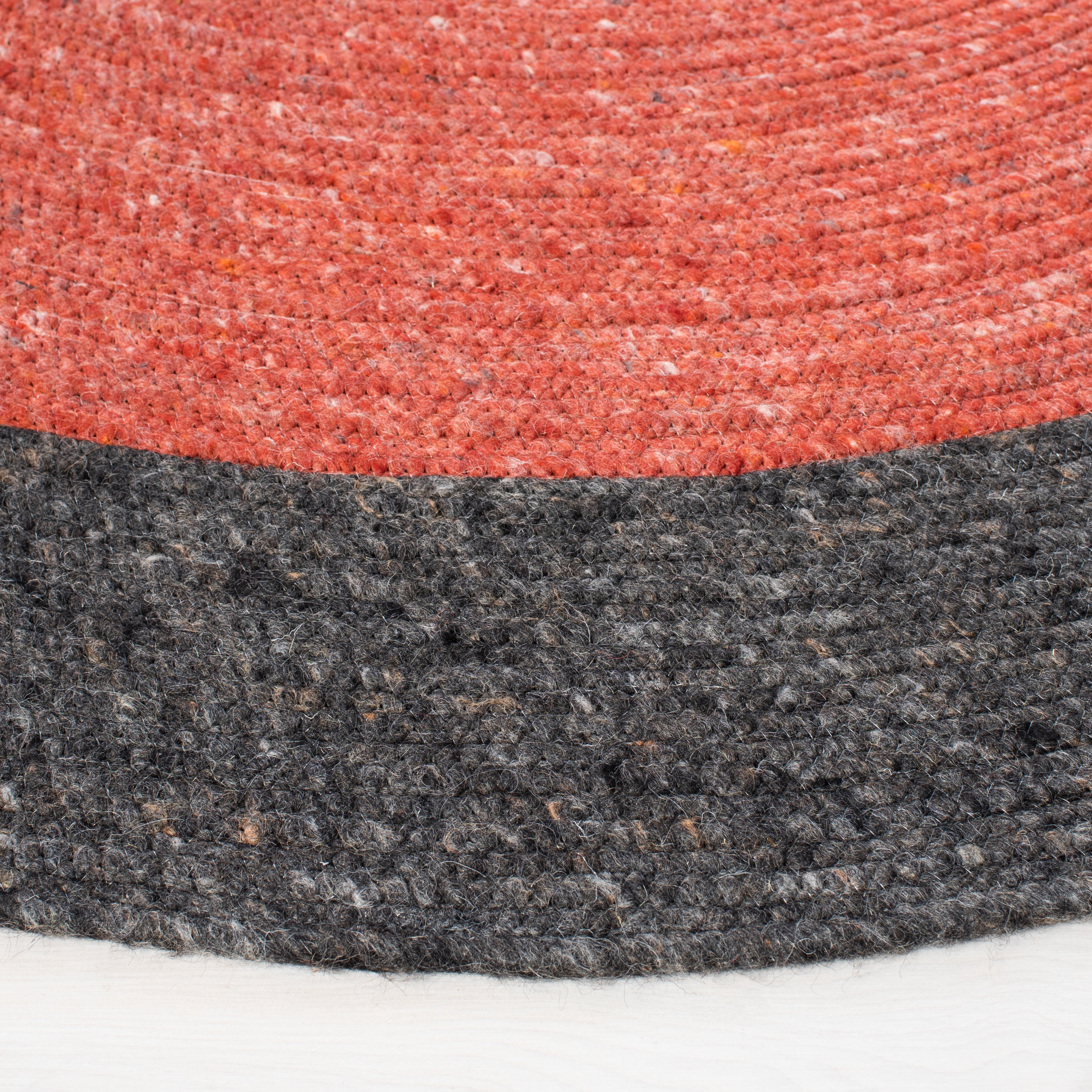 SAFAVIEH Braided Stephen Bordered Reversible Area Rug, Red/Black, 6' x 9' Oval