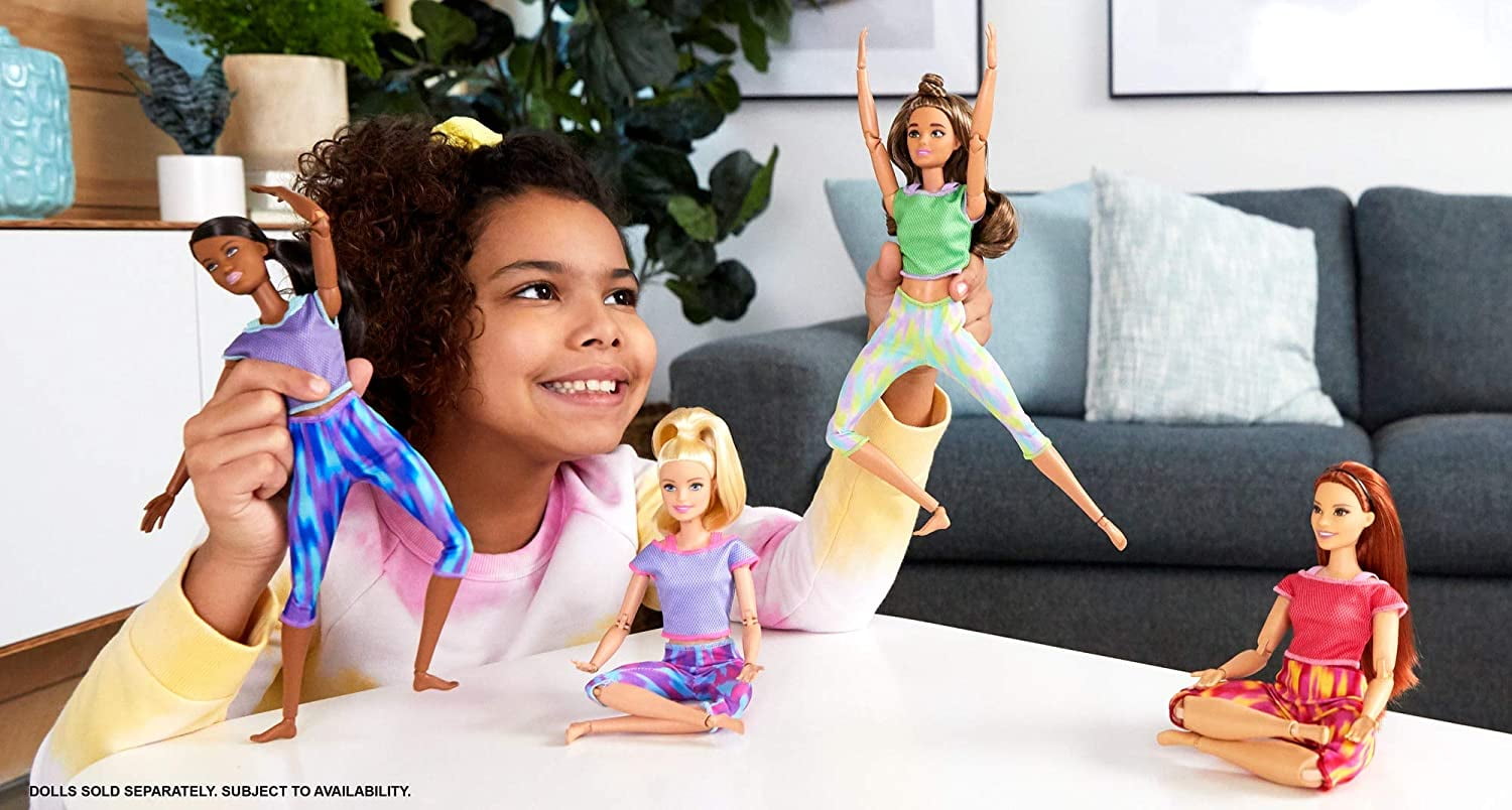  Barbie Made to Move Doll with 22 Flexible Joints & Curly  Brunette Ponytail Wearing Athleisure-wear for Kids 3 to 7 Years Old : Toys  & Games