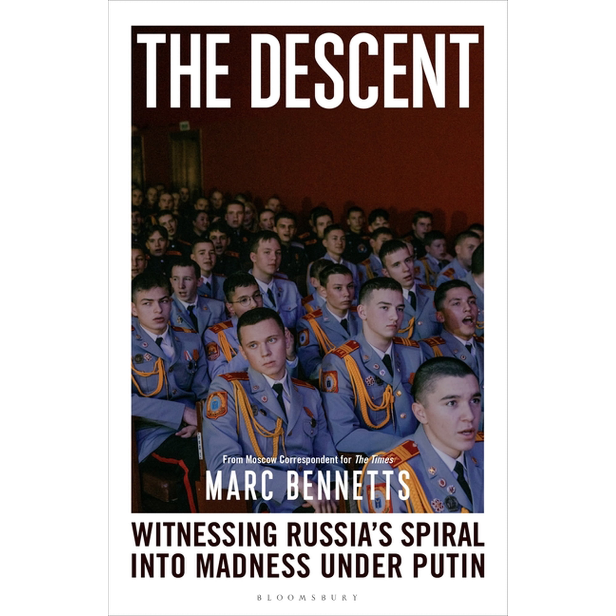 The Descent: Witnessing Russia s Spiral Into Madness Under Putin (Hardcover)