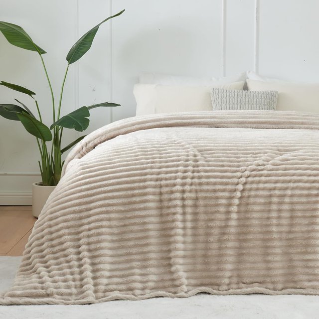 Biwat-Super Soft King Blanket Linen Premium Silky Flannel Fleece 3D Ribbed Jacquard Lightweight Bed Blanket All Season Use (Linen Ribbed, King(90"x110"))