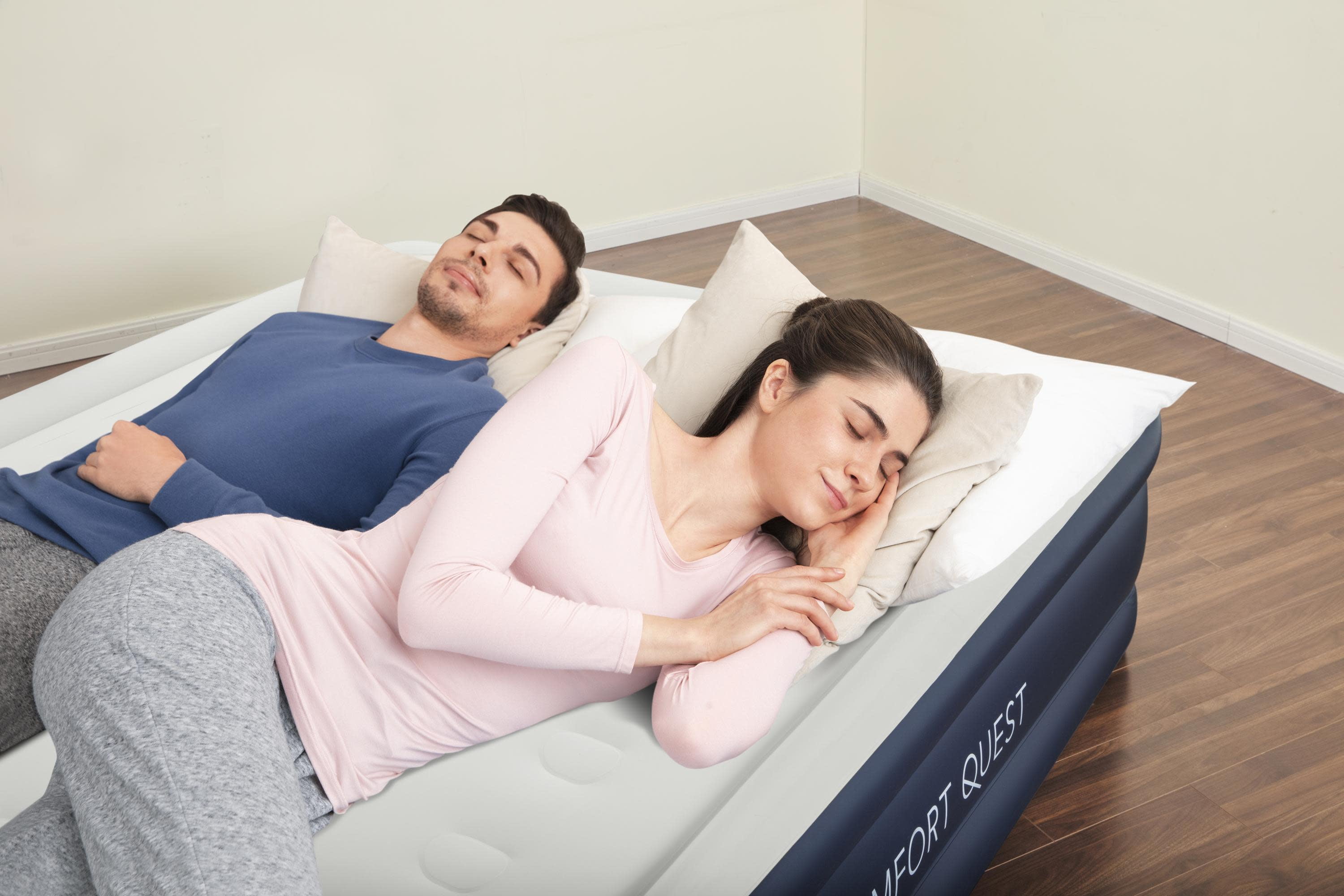Comfort Quest Bestway 20" Air Mattress with Built-in Pump, King