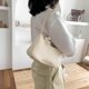 thumbnail image 4 of Bolsa Bolso de hombro simple y elegante para mujer Bolsos de bandolera de color puro (Beige) JShteea Para Estrenar, 4 of 9