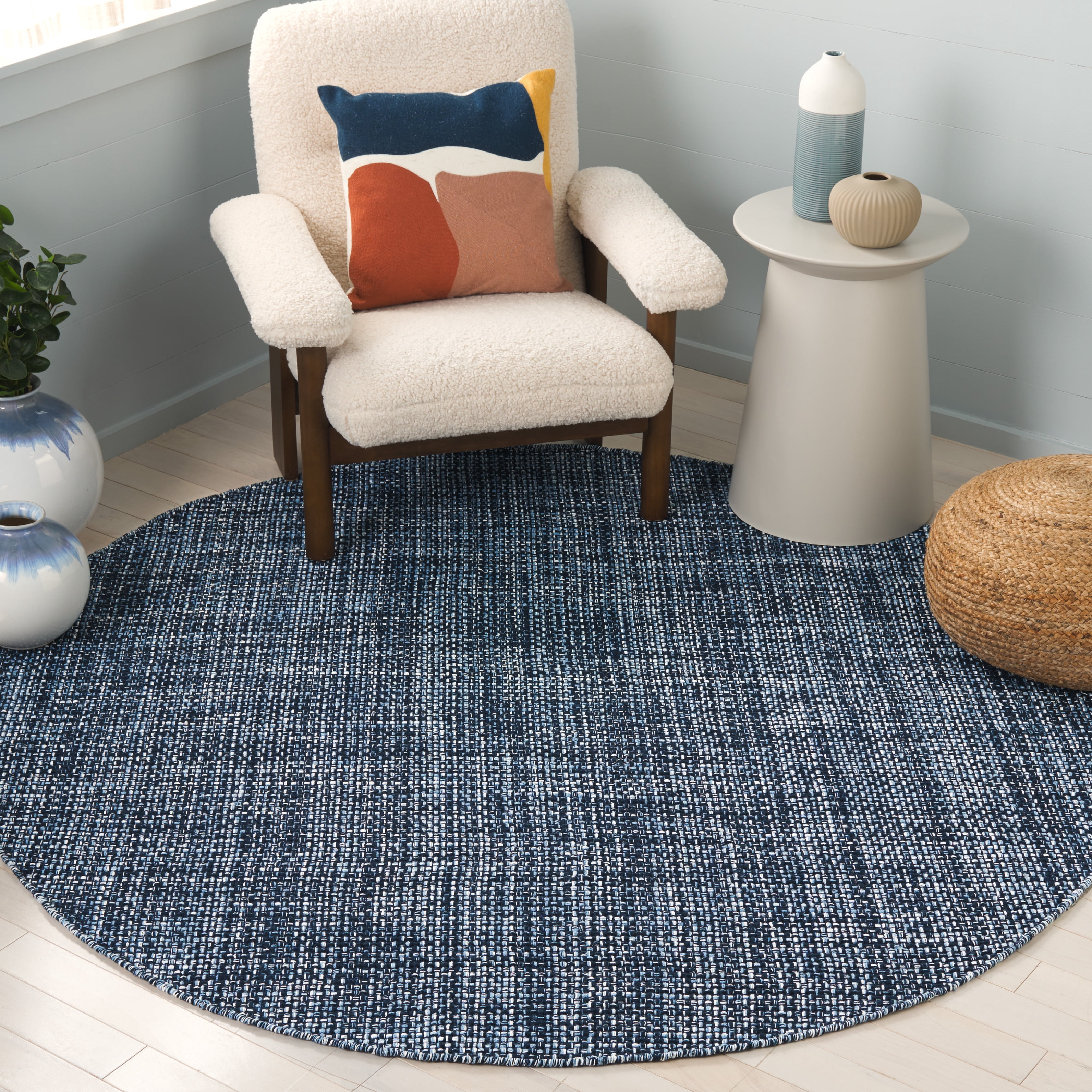 SAFAVIEH Montauk Ombre Solid Area Rug, Navy, 6' x 6' Round