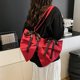thumbnail image 3 of Bolsa de cuerpo cruzado simple en forma de arco, 3 of 9