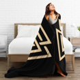 thumbnail image 4 of Manta de franela con símbolo de la era vikinga Valknut, elegante edredón para una siesta, edredón de invierno para las cuatro estaciones, antimicrobiano, con control de olores, ligero y antiestático,, 4 of 5