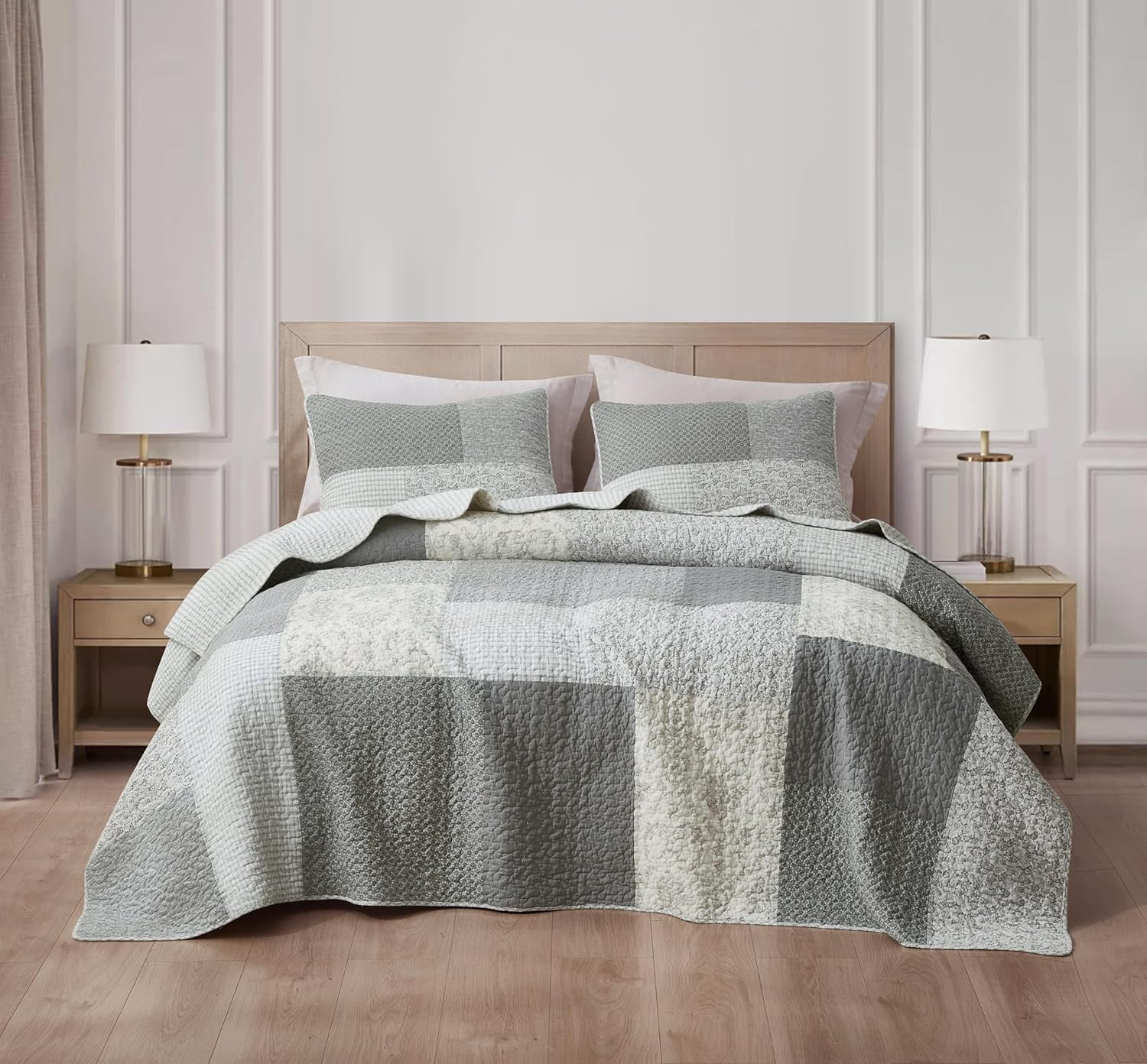 Chezmoi Collection 3-Piece Muted Gray White Ivory Floral Plaid Patchwork Cotton Quilt Reversible Lightweight Bedspread Set, Oversized King 120x96