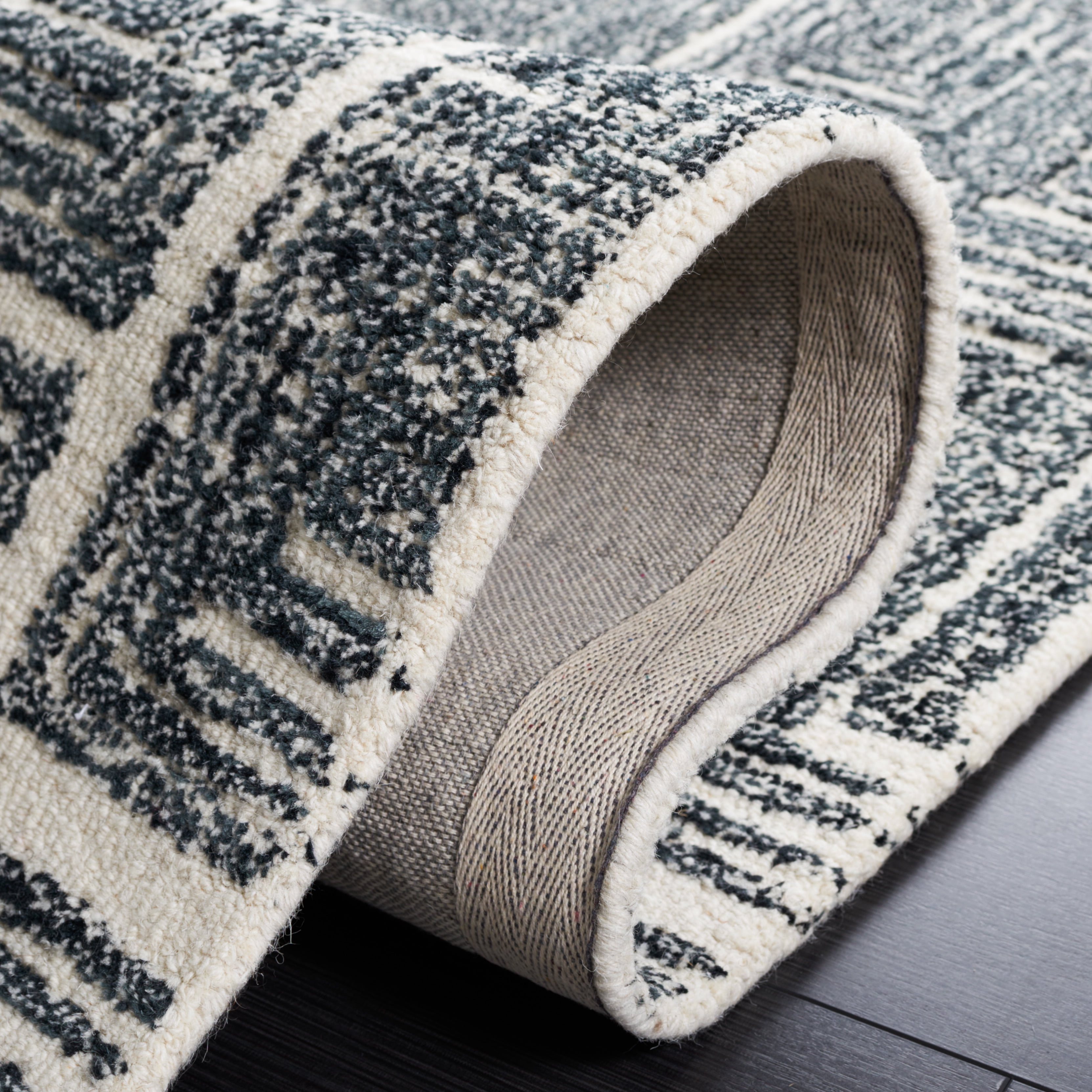 SAFAVIEH Metro Fulton Distressed Area Rug, Black/Ivory, 3' x 5'