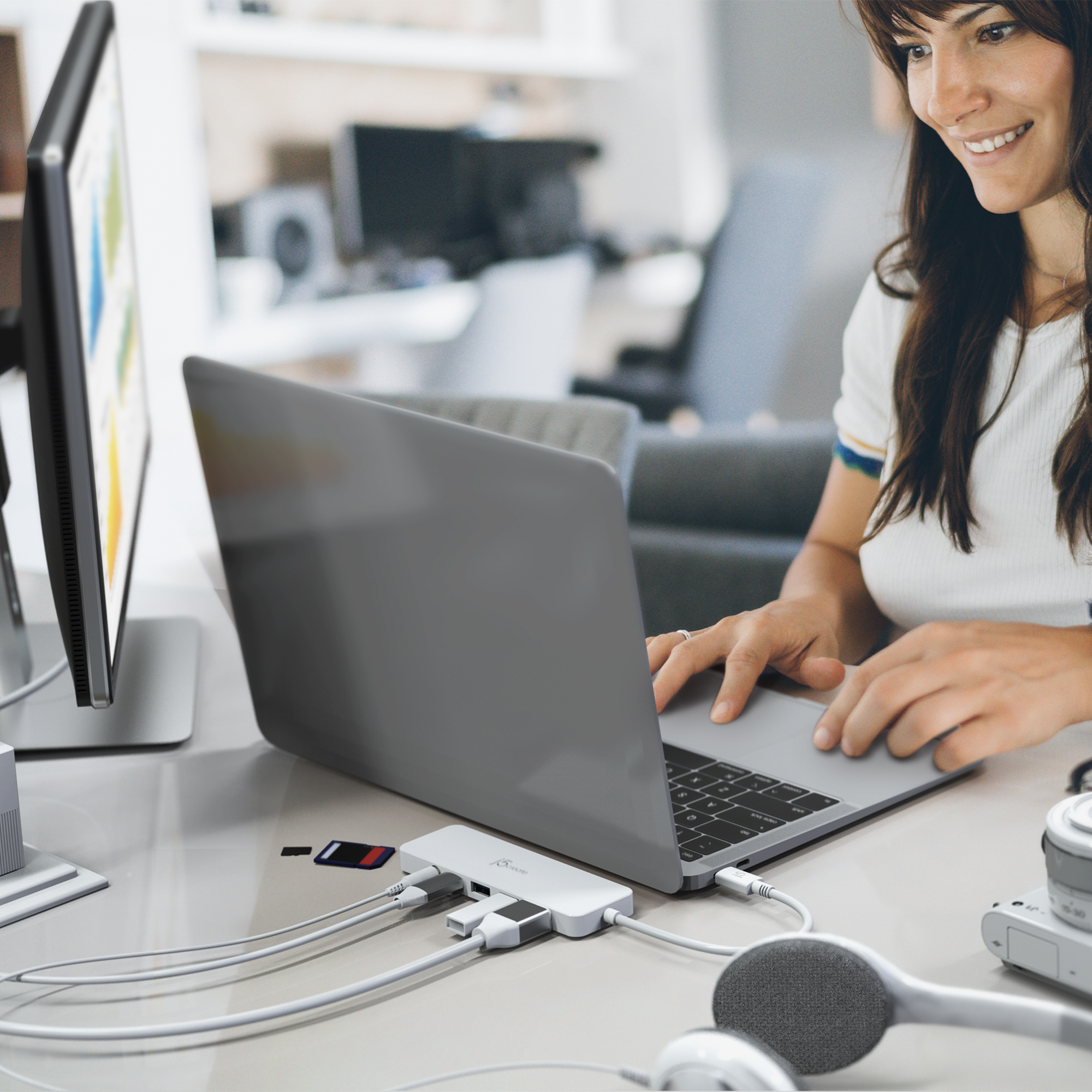 j5create USB-C Multi-Port Hub, White photo 5