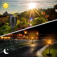 thumbnail image 3 of Paquete de 2 linternas solares para exteriores con 33 LED y llama parpadeante, 3 of 8