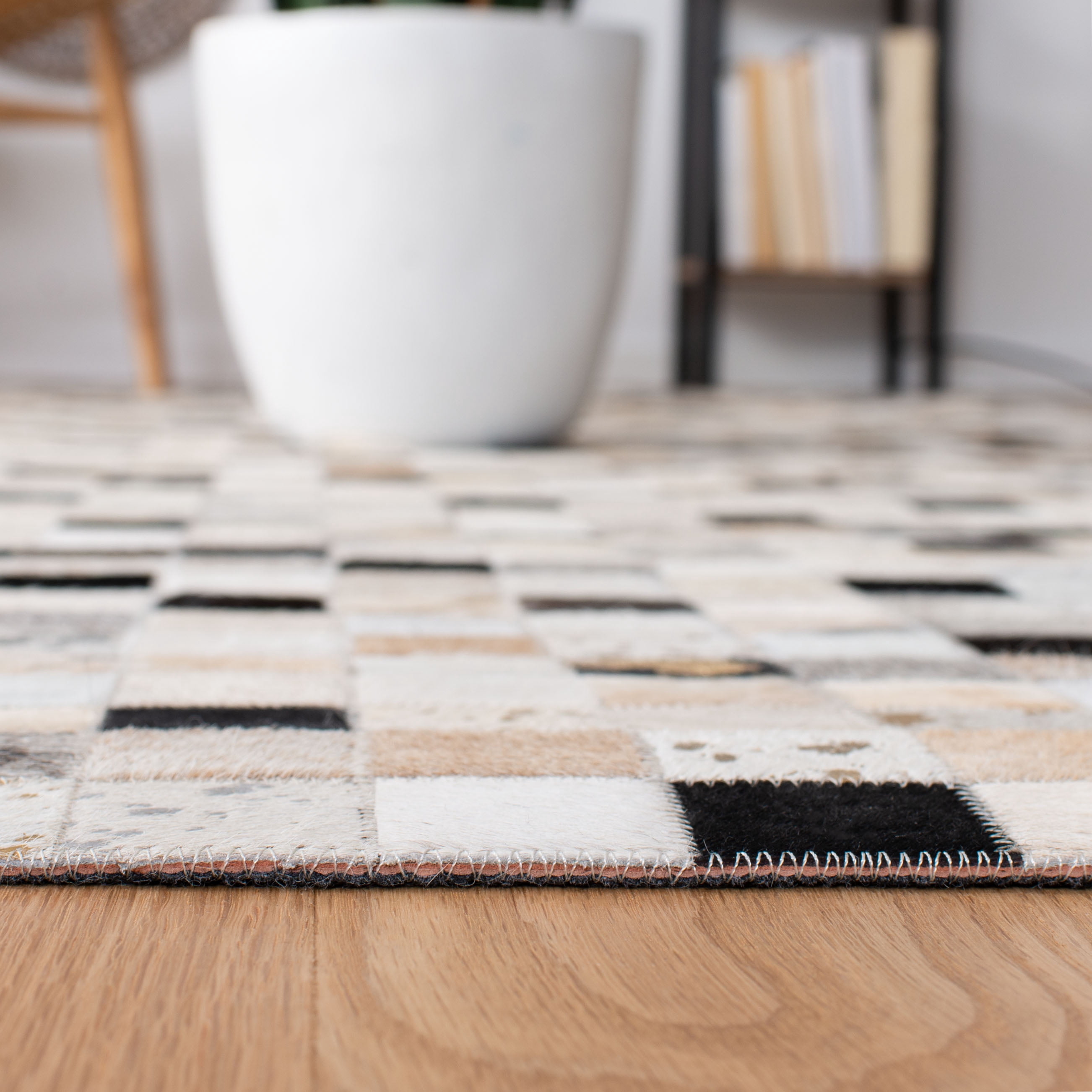 SAFAVIEH Studio Leather Ellison Geometric Area Rug, Ivory/Black, 8' x 10'