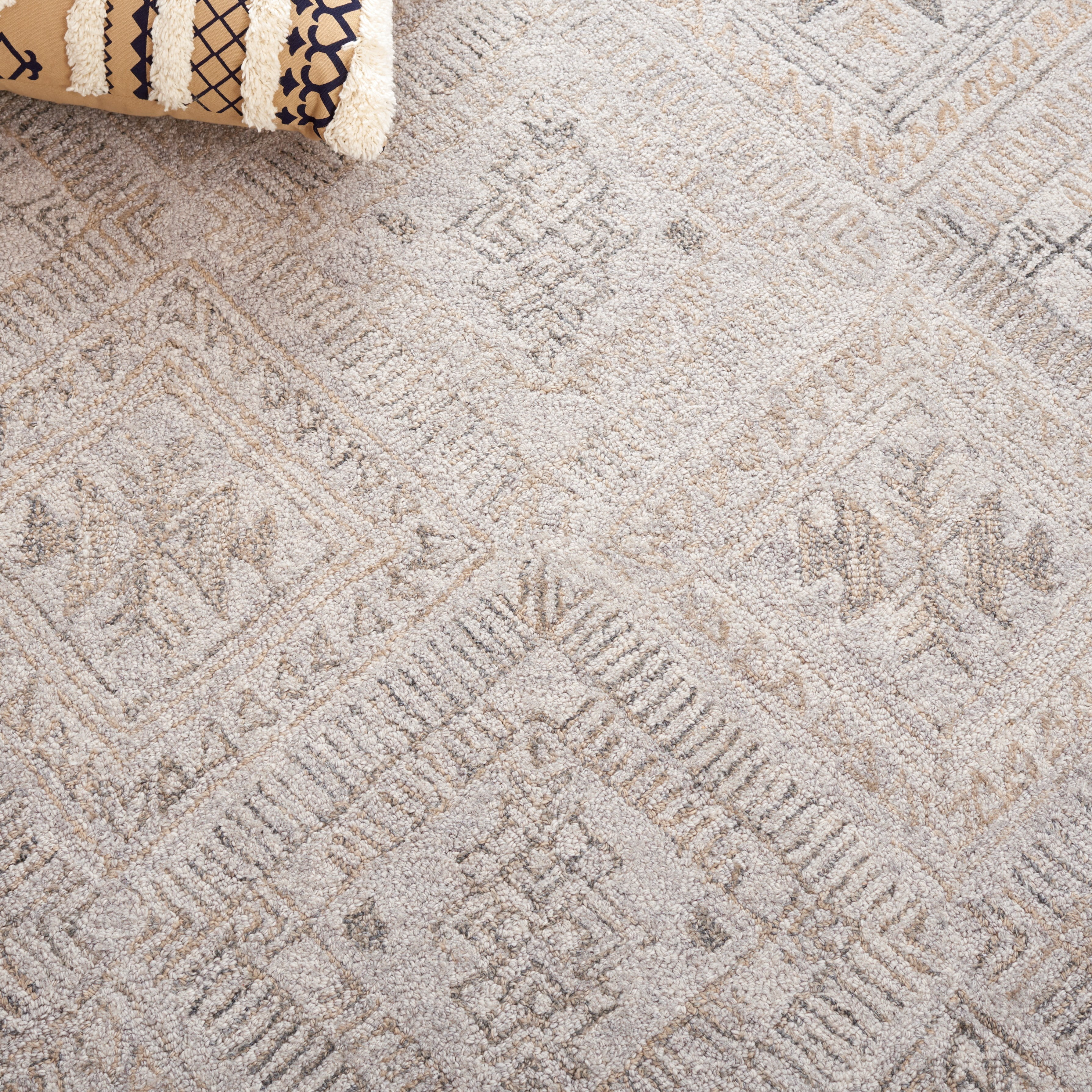 SAFAVIEH Abstract Camillo Tribal Area Rug, Gray/Beige, 4' x 6'