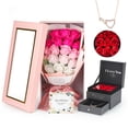 thumbnail image 1 of Ramo de rosas preservadas MROUEN con 18 flores y collar, 1 of 9