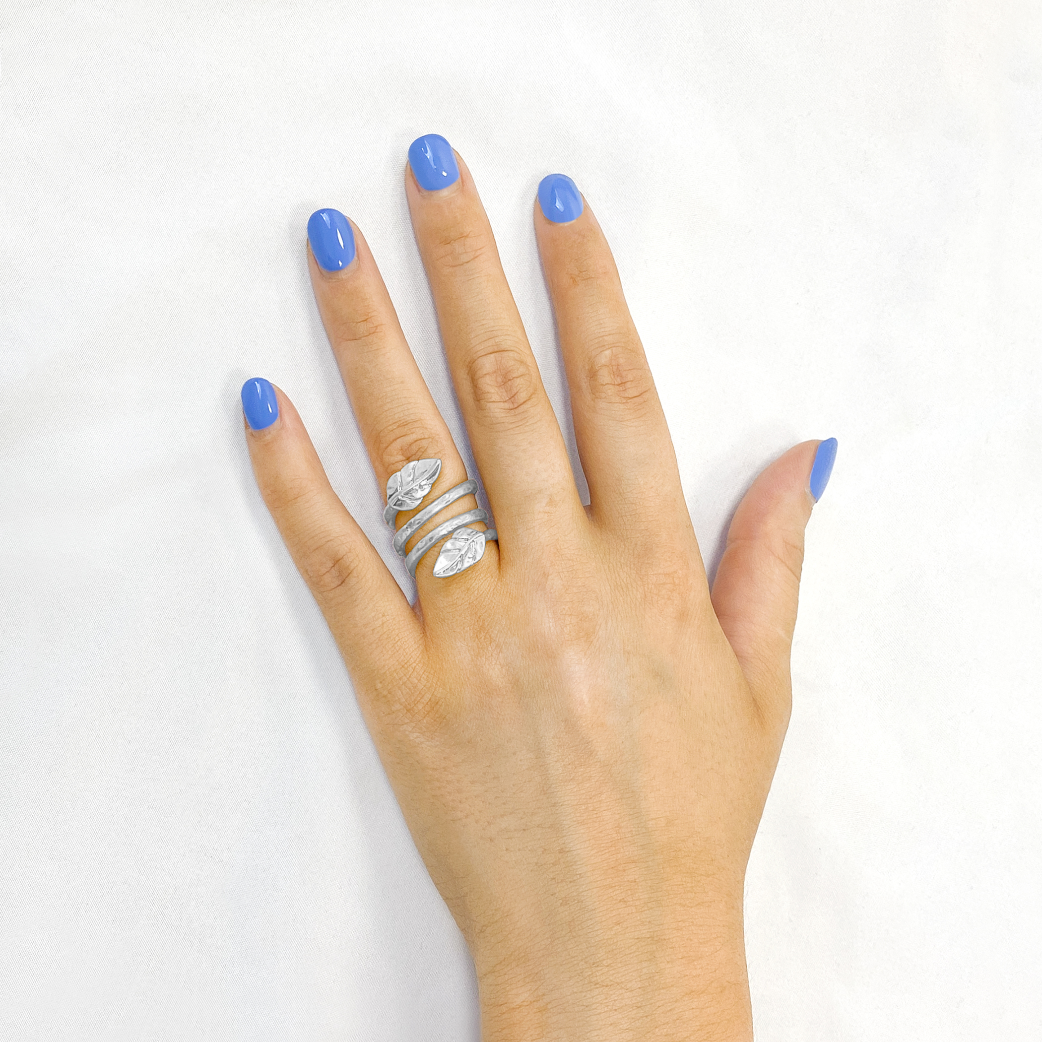 Bella Uno Women's Leaf Bypass Ring in Recycled Metal