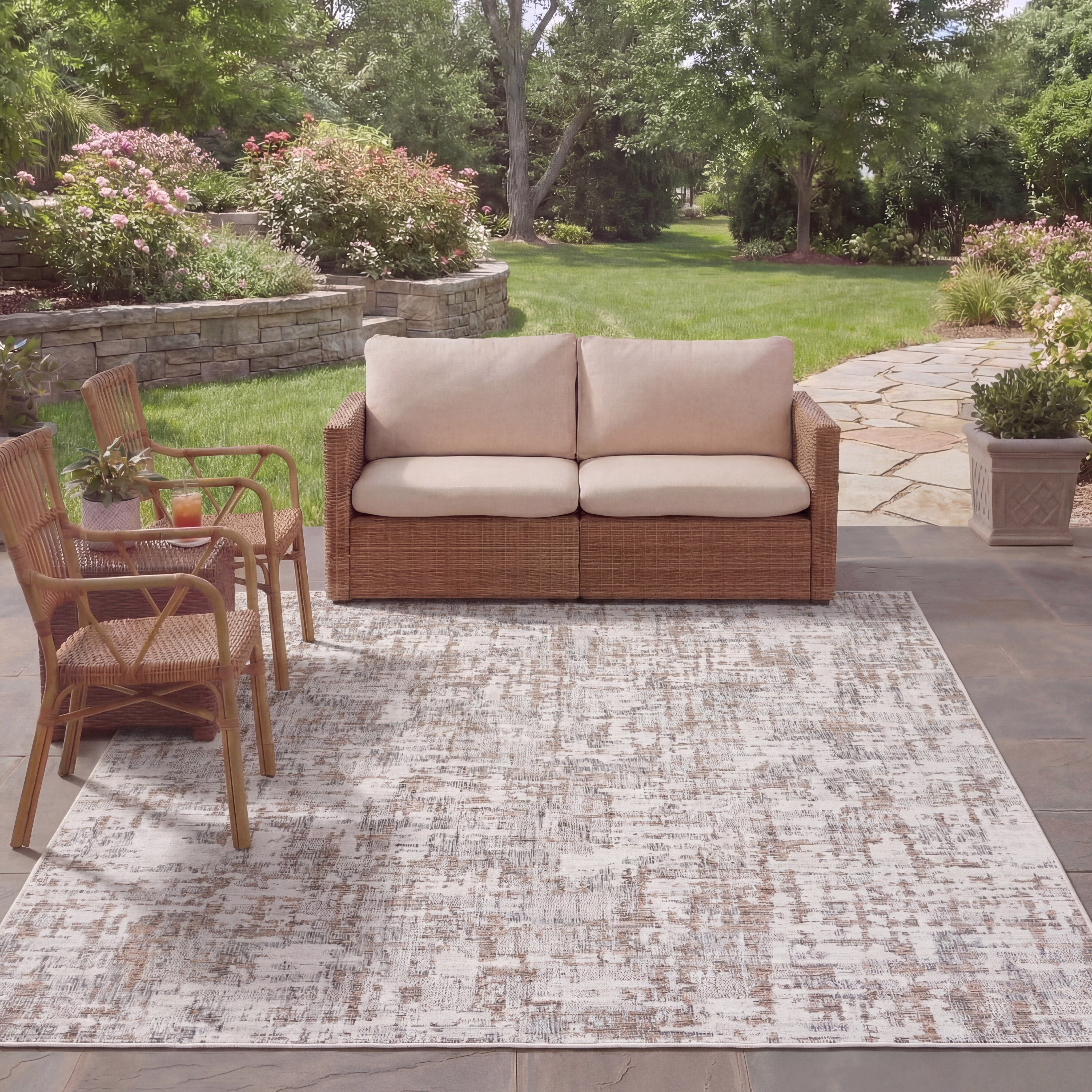 SAFAVIEH Courtyard Deitra Abstract Indoor/Outdoor Area Rug, Ivory/Dark Grey Brown, 4' x 5'7"