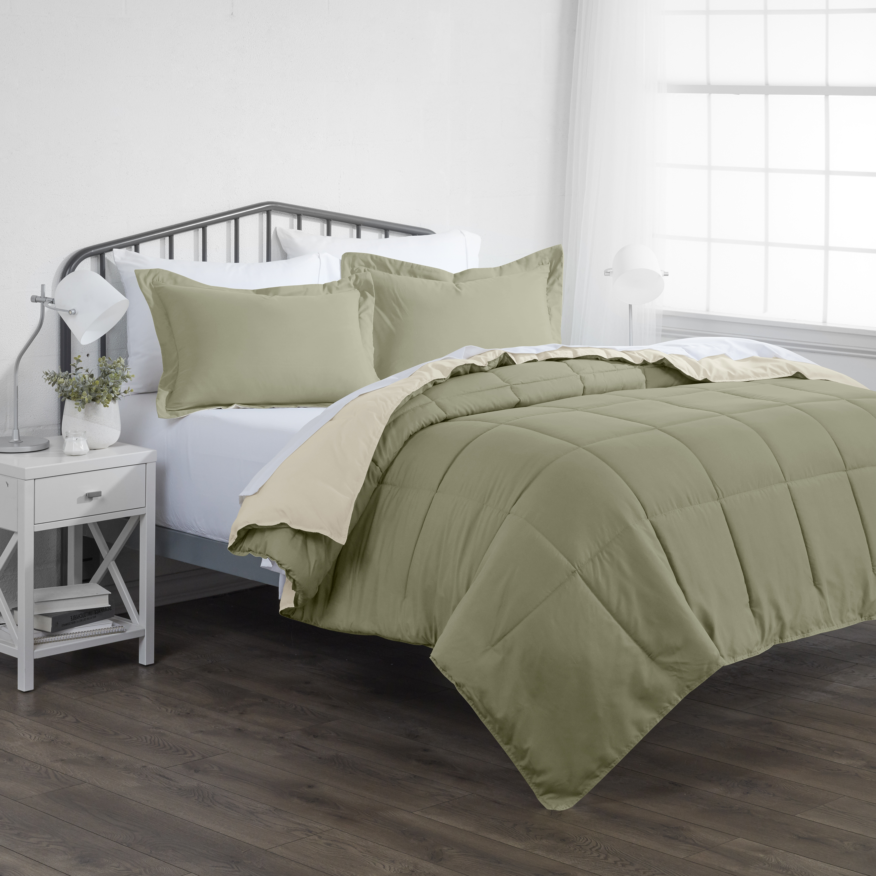 Noble Linens Soft 2-Piece Sage & Ivory Reversible All Season Lightweight Down Alternative Comforter Set, Twin/Twin XL