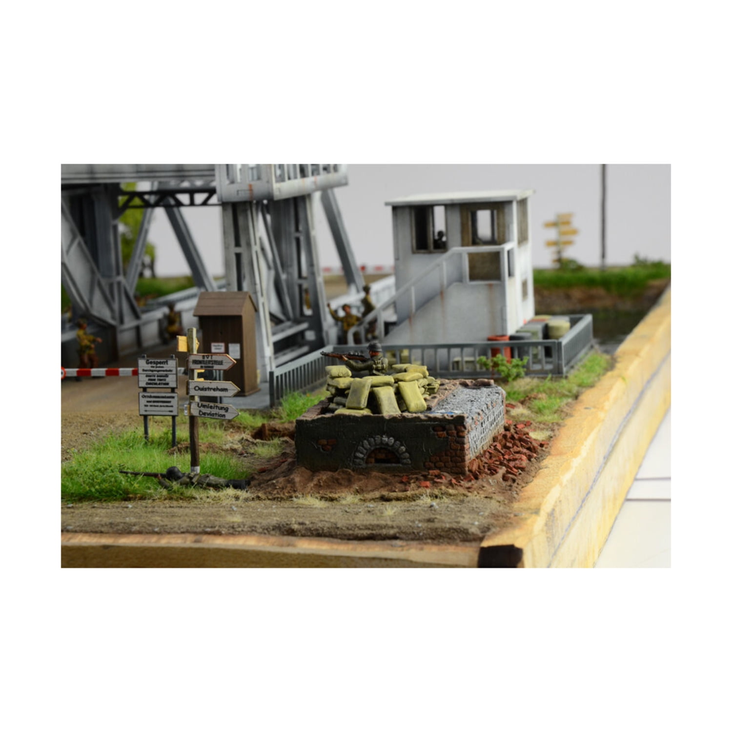 Italeri 6194 ‚Äì 1:72 Battle Set Pegasus Bridge, Building, Stand Model Making, Crafts, Hobby, Gluing, Plastic Kit, Unvarnished