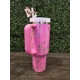 thumbnail image 4 of Vaso Stanley de 40 Oz para Hello Kitty | Botella de Agua Rosa con Diseño de Gatito "Hola" y Peonía. Envoltura Completa con Grabado Láser Personalizado. obsequios para Ella, 4 of 7