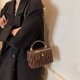 thumbnail image 4 of Bolso Mano Manejo Superior Hombro Pequeño Cuadrado Acolchado Bolsillo Diseñador Cuero para Mujeres Compras Viajes, 4 of 9