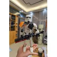 thumbnail image 4 of Figura de Star Wars de 452 piezas con sables de luz, modelo de batalla mandaloriano, adornos hechos a mano para armar, 4 of 5