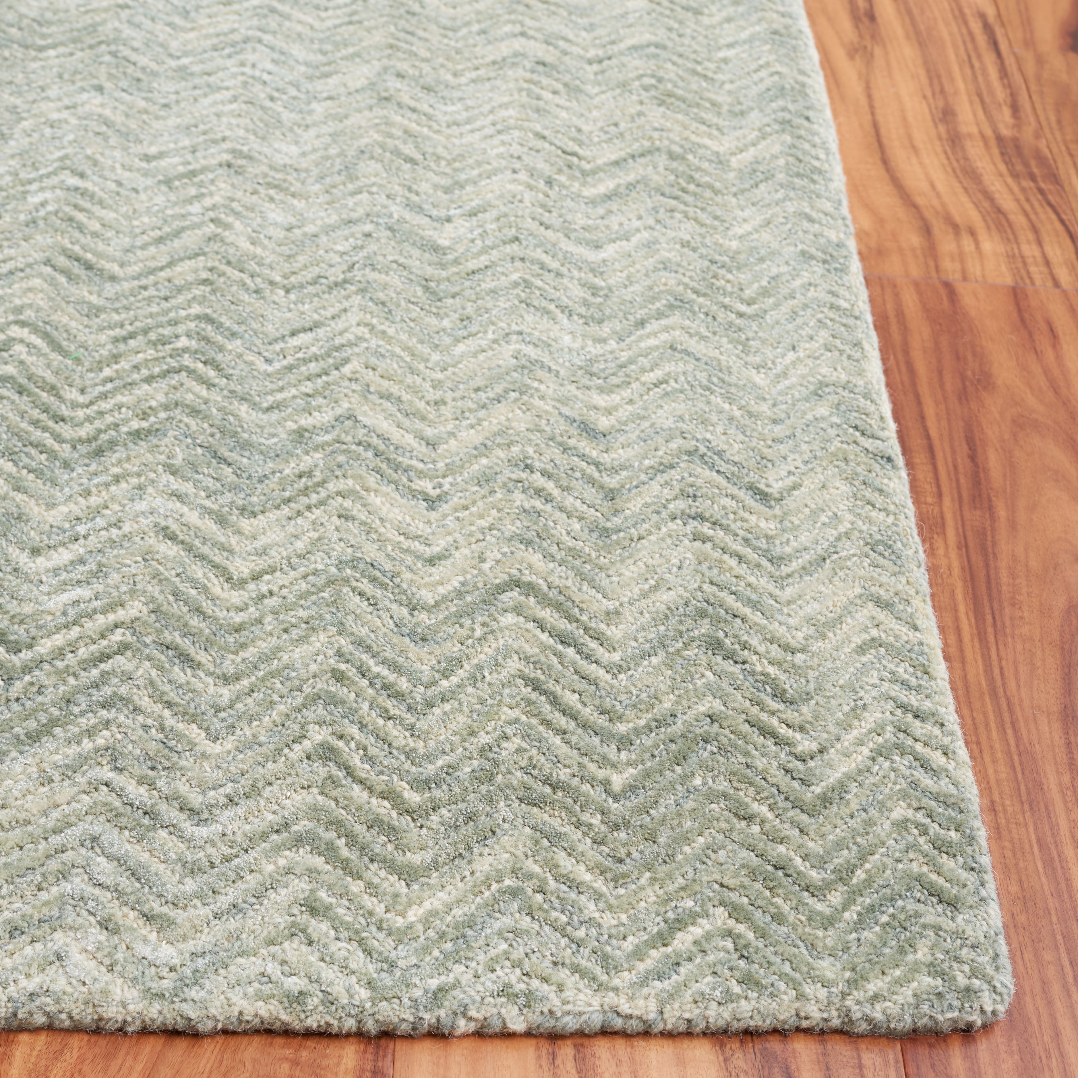 SAFAVIEH Glamour Flanagan Wavy Striped Runner Rug, Green/Ivory, 2'3" x 8'