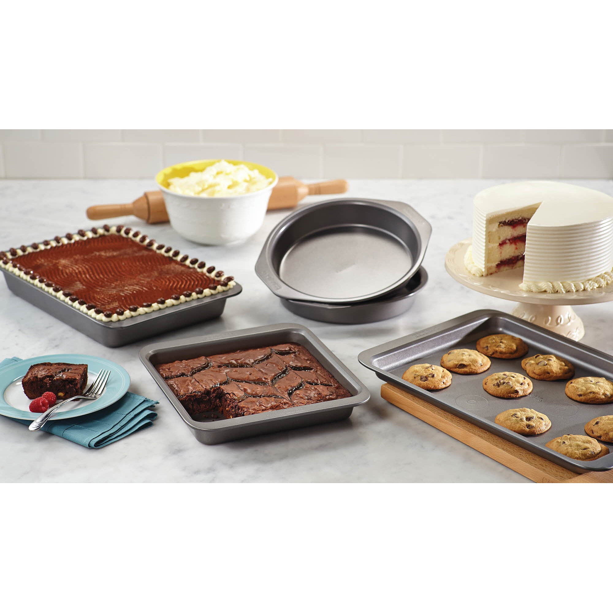 Bake Like A Pro this Holiday Season with Cake Boss Bakeware from Meyer  Corporation