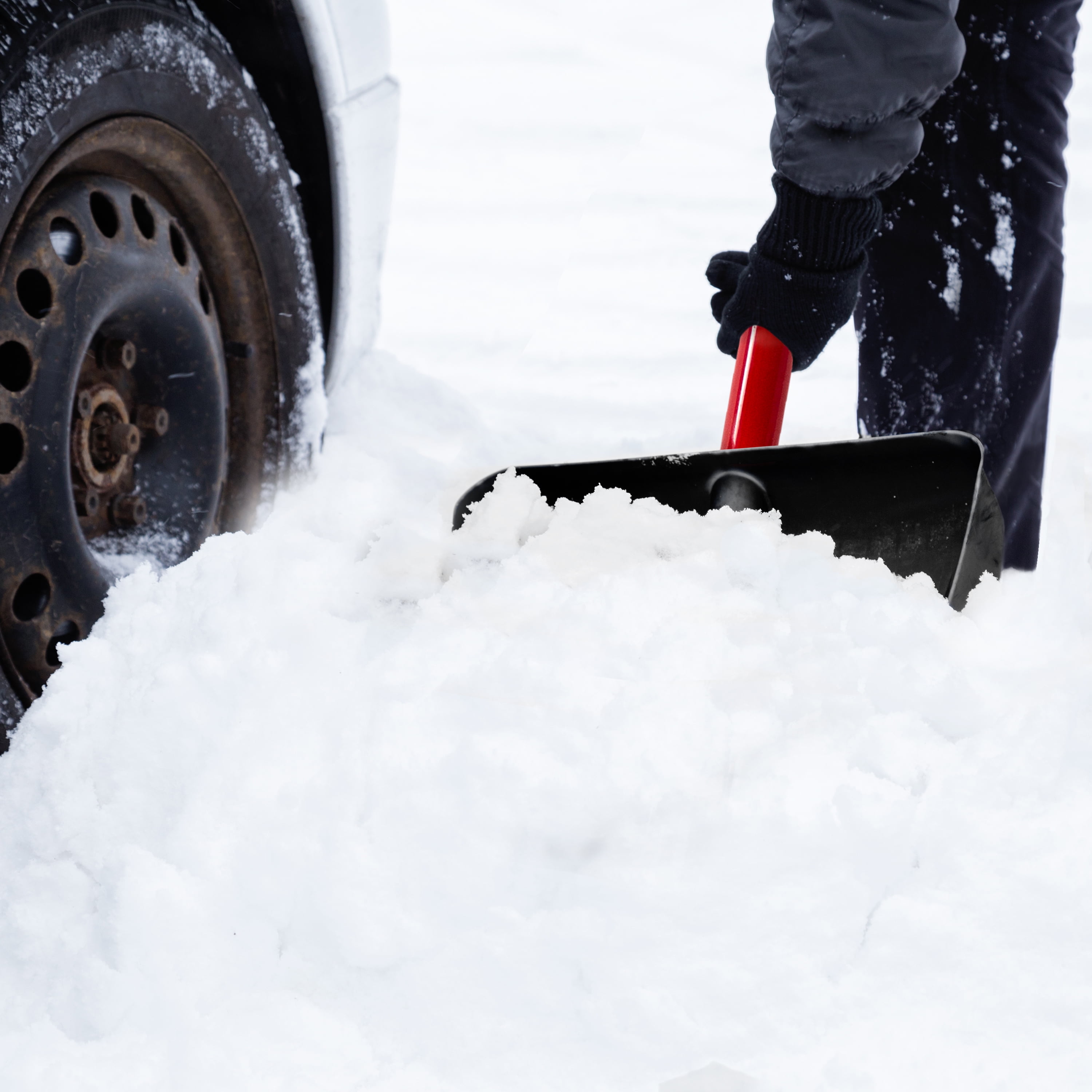 Pelle à Neige Tout-Usage Infinité de Era 13,5'', Manche Rouge, Lame Noire Pelle 13.5" et petit et facile a utiliser.