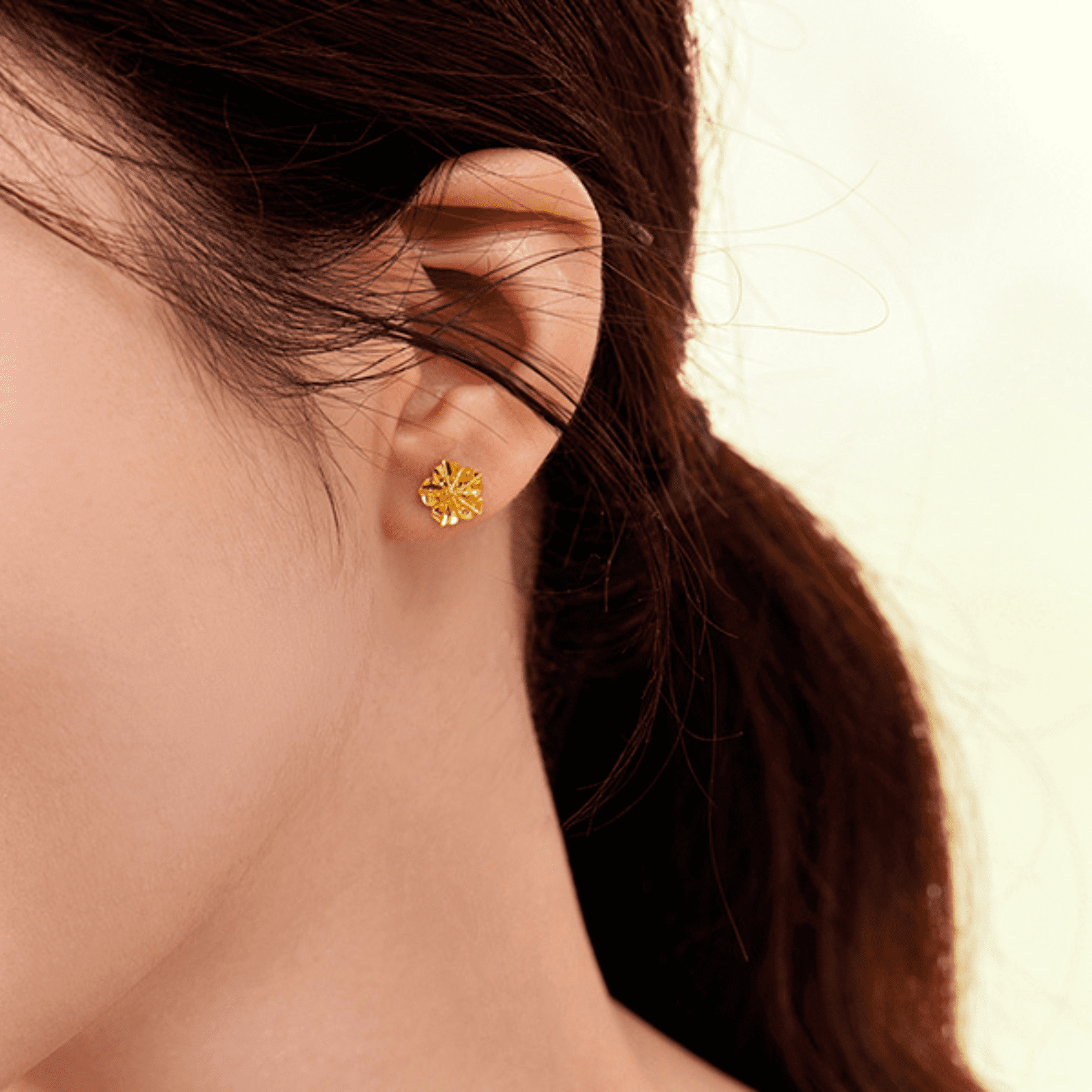 ZHOU LIU FU 24K Solid Gold Stud Earrings Exquisite Floral Design Anniversary Gift for Women A0910860