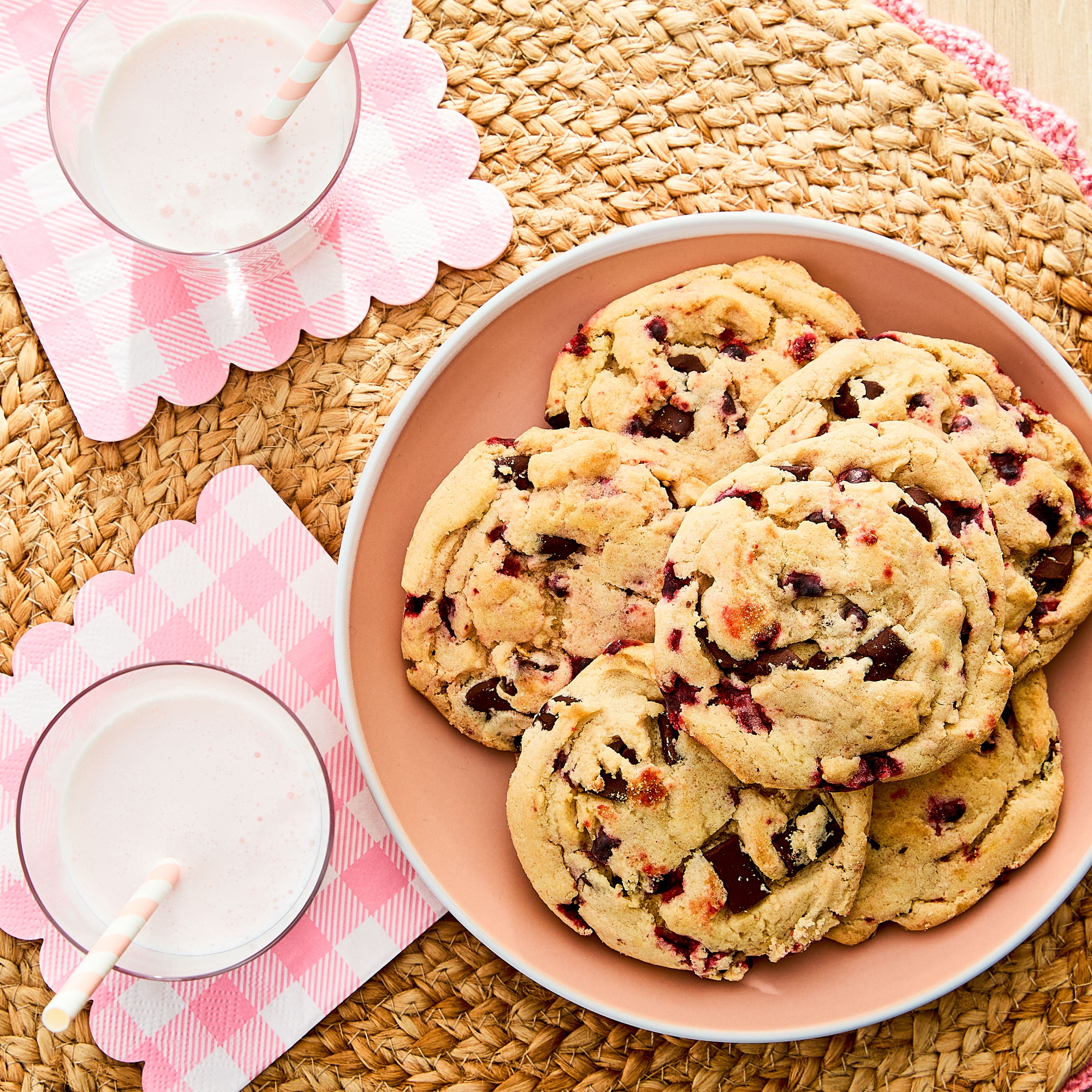Marketside Strawberry Chocolate Valentine's Day Baked Cookies, 13.5 oz, 6 Count