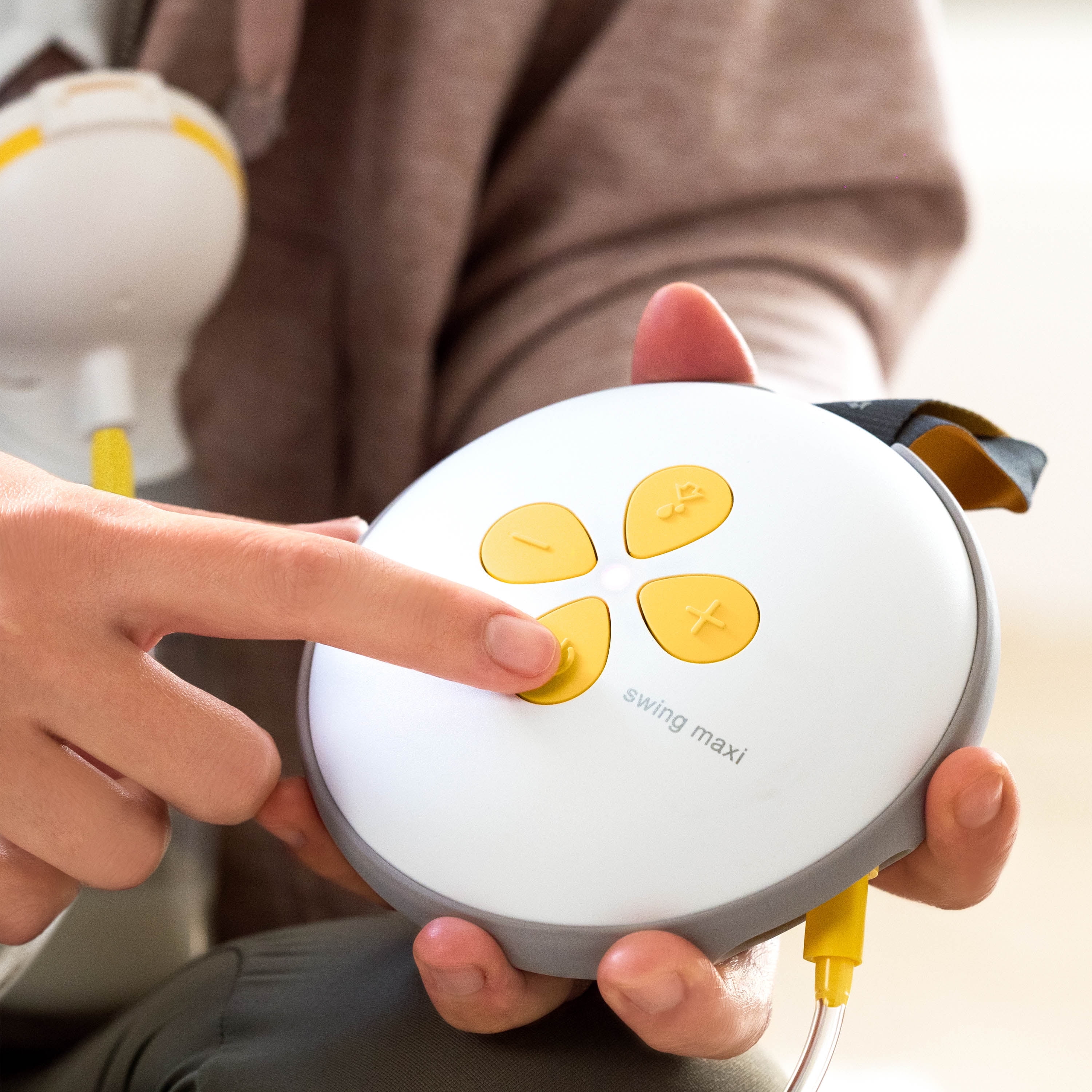 Medela NEW Swing Maxi™ Double Electric Breast Pump, Portable, USB Charger, Bluetooth