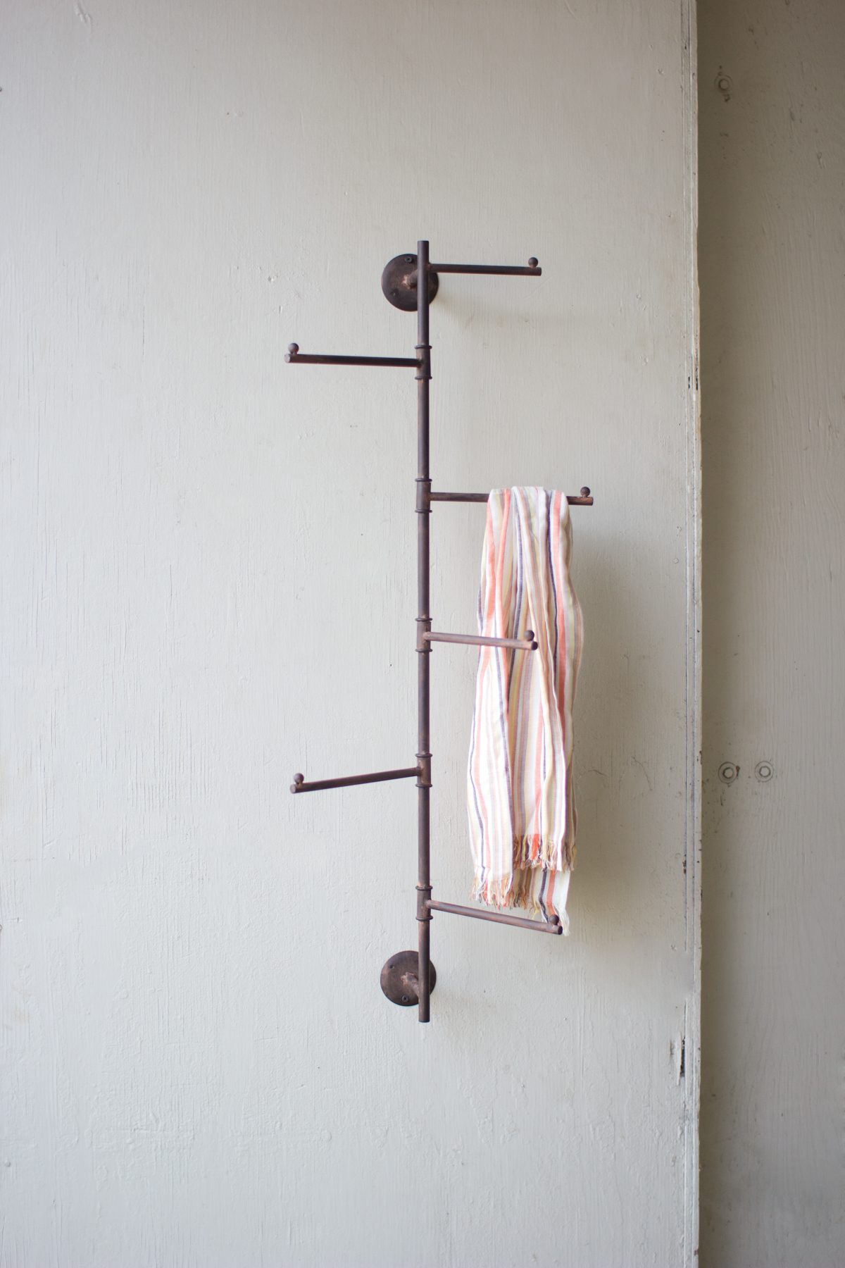 Gwg Outlet Rustic Wall Swivel Coat Rack CLA1043