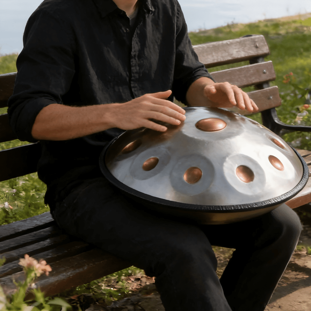 440Hz Steel Tongue Drum Percussion Instrument Golden Eye Handpan Drum in D Minor 12 Notes :  Easy for Beginners, Unique Tone - Ideal for Home Creation, Outdoor Performance, Music Enthusiasts