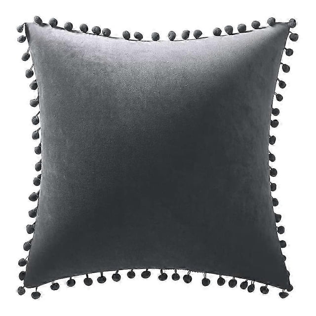 26-27 Modern decorative pillowcases and cushions.