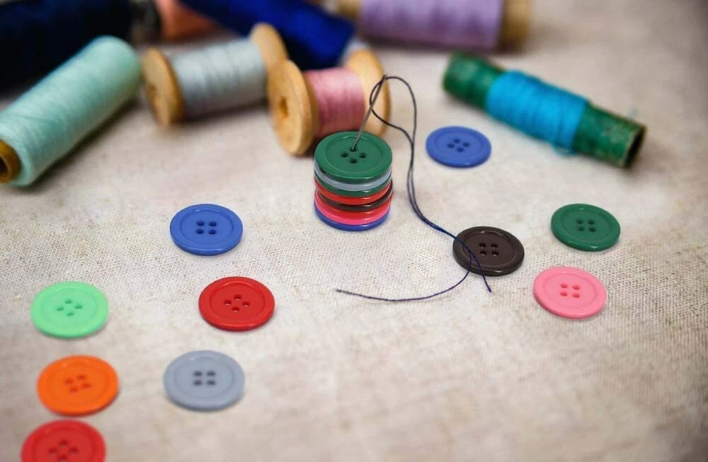 100 Pcs 1 inch Resin Sewing Buttons 15 Colors 4 Holes Flatback Round Multicolor