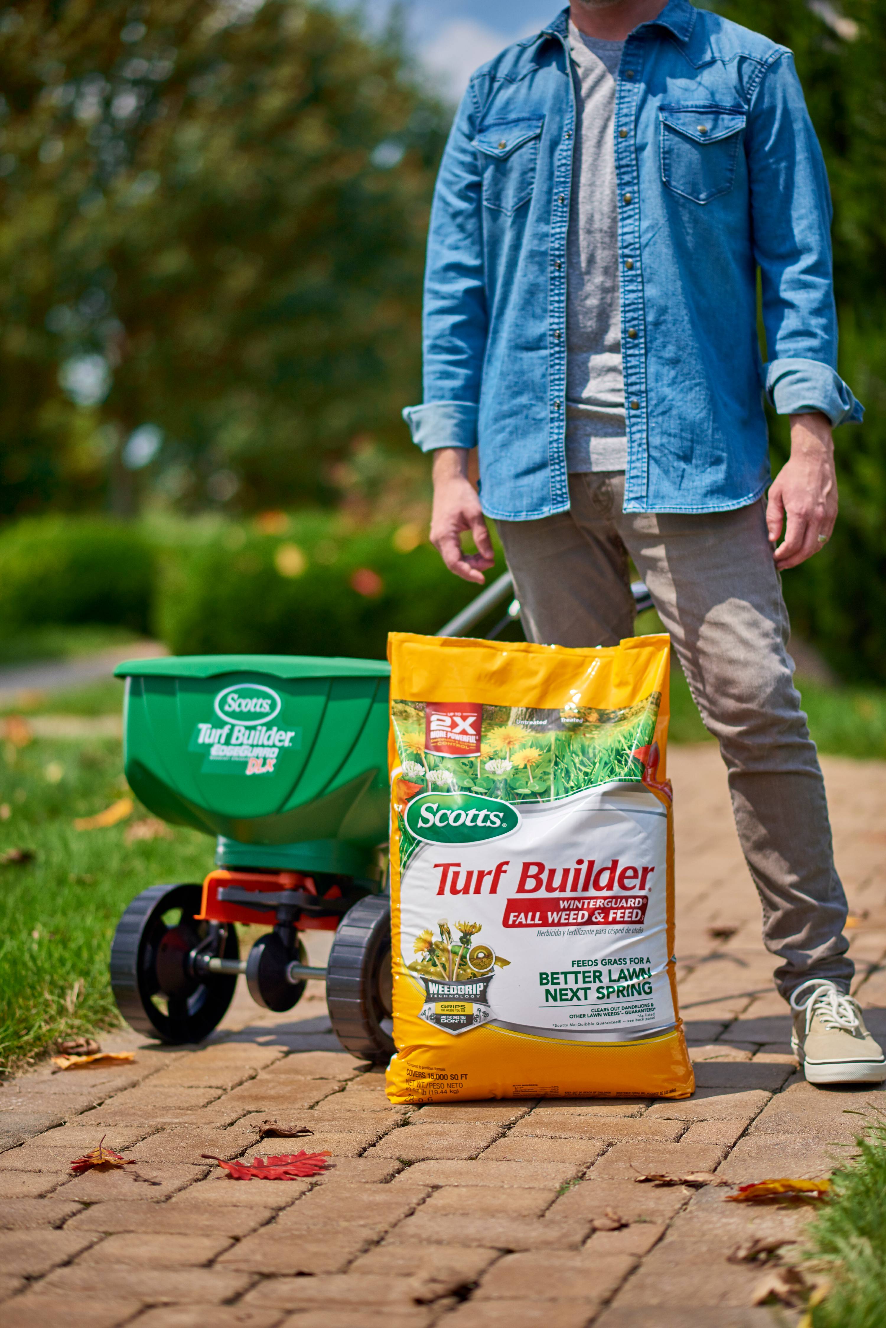 Scotts Turf Builder WinterGuard Fall Weed & Feed3, 14.29 lbs. - image 3 of 10