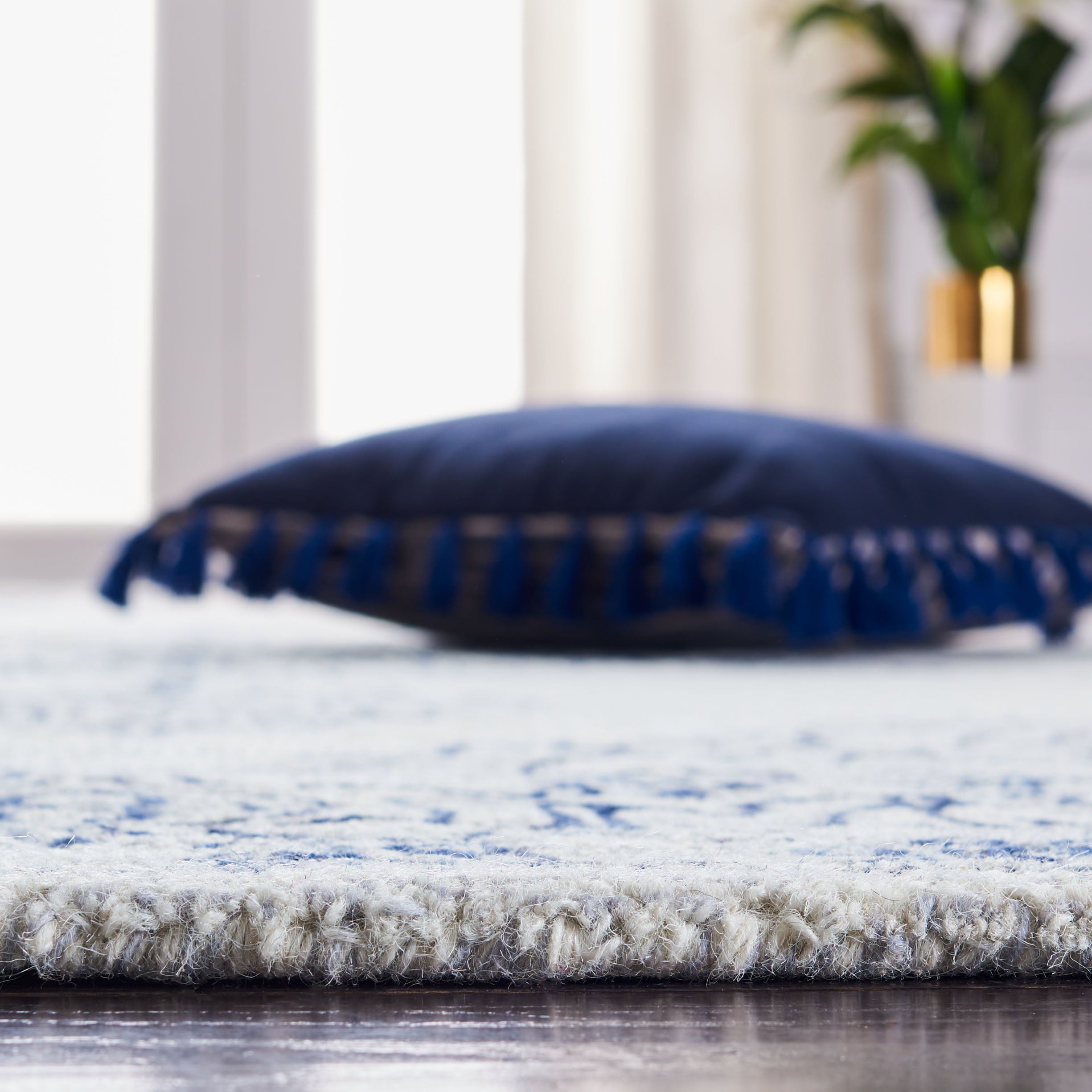 SAFAVIEH Micro-Loop Leann Medallion Wool Runner Rug, Ivory/Blue, 2'3" x 9'