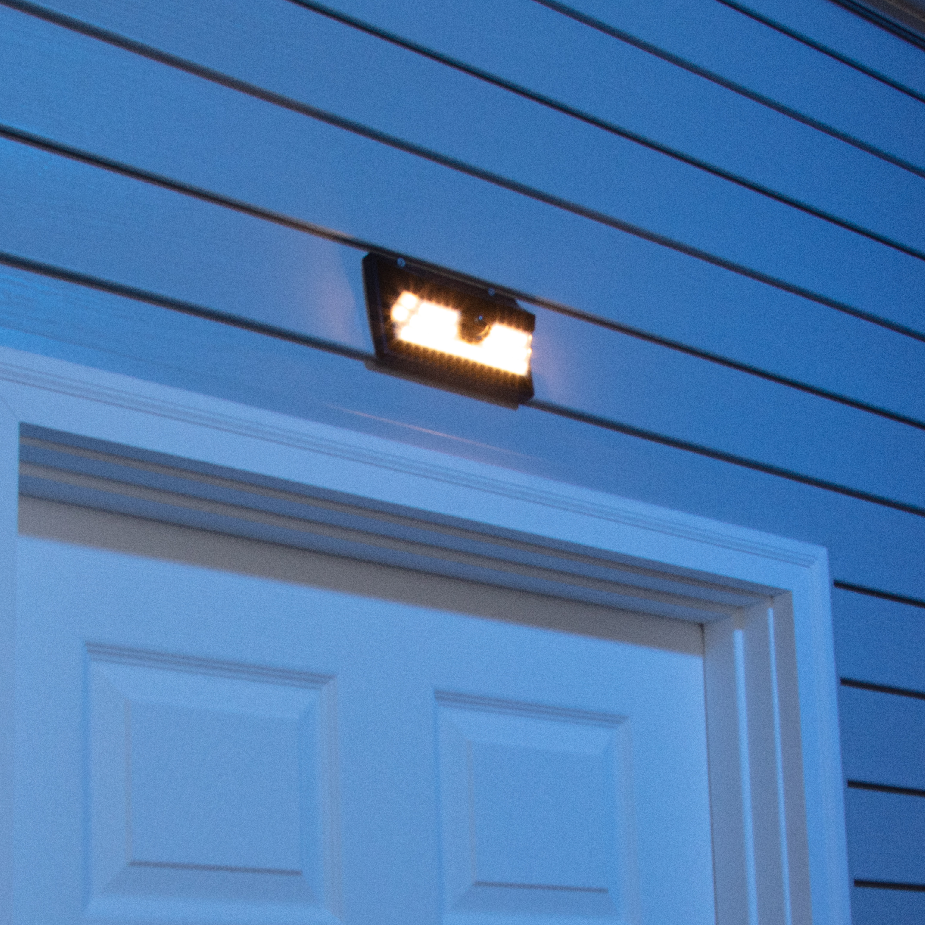 Hyper Tough 800 Lumen Solar Motion Security Light 2-Pack photo 7
