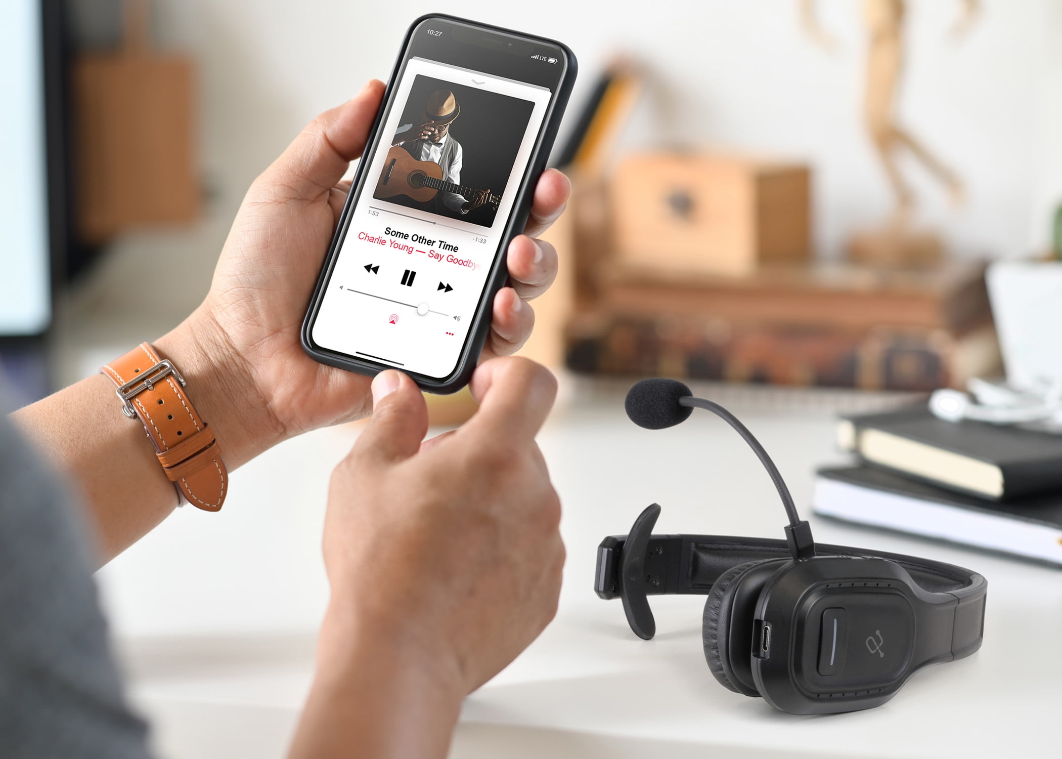 Aluratek ABHM100F - Bluetooth Wireless Headset with Noise Cancelling Boom Microphone