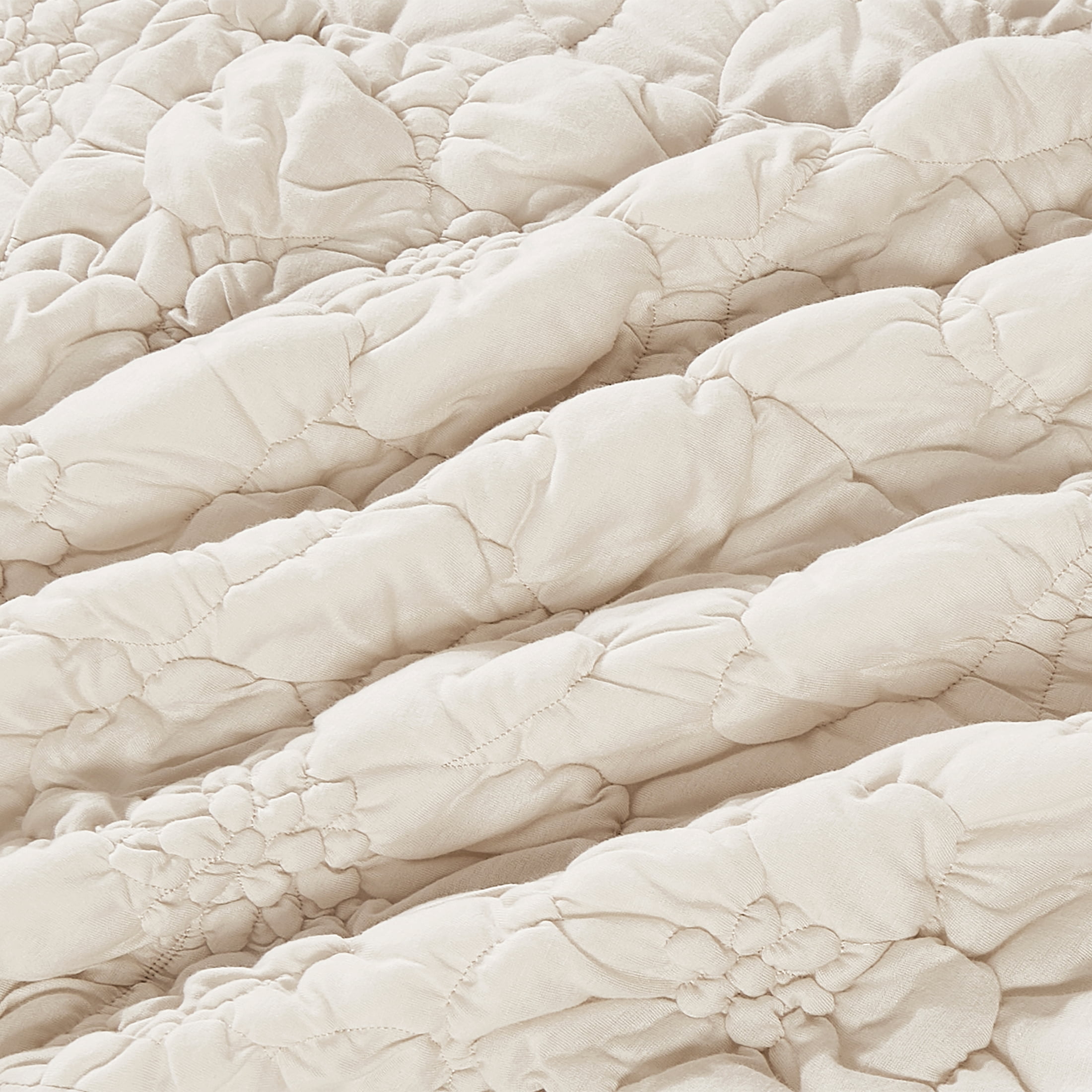 The Pioneer Woman Ruched Floral 3-Piece Comforter Set, King, All Season, Linen