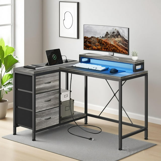 AKDSteel Bureau en L pour Bureau à Domicile, Bureau d'Ordinateur avec Prises de Courant et Lumières DEL, Bureau d'Ordinateur de Jeu avec Tiroirs et Étagères, Support pour Moniteur, Étagères de Rangement, pour Salon, Bureau à Domicile, Chambre (Gris)