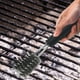 thumbnail image 4 of Cepillo de doble cabezal para parrilla de barbacoa | Cerdas de acero inoxidable 201 y alambre de cobre | Limpieza intensiva para parrillas, rejillas y hornos | Mango de 25 cm con orificio para, 4 of 6