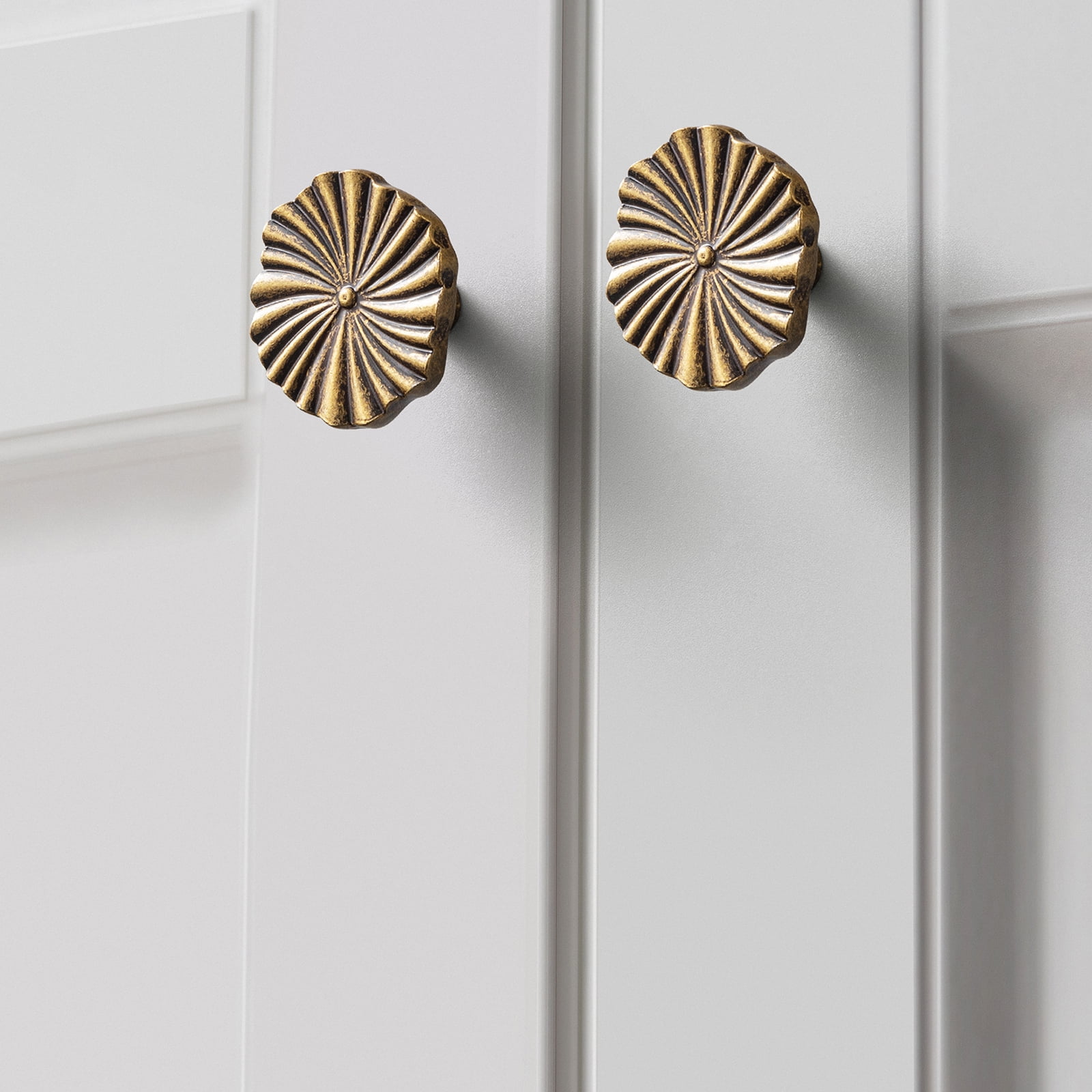 Goo-Ki 12 Pack Antique Brass Cabinet Drawer Knobs, Zinc Alloy Cabinet Handles with Flower Design for Bar Cupboard Closet Wardrobe